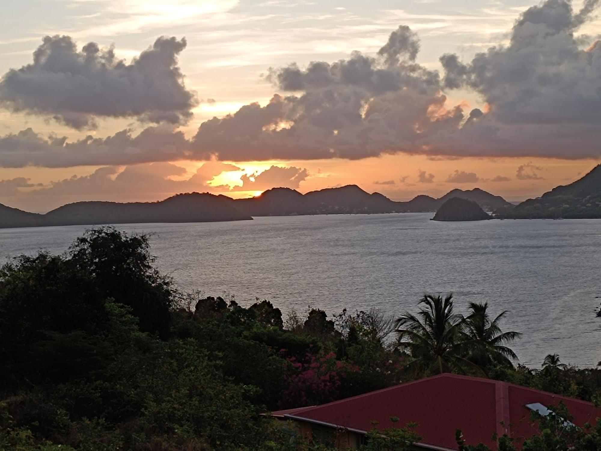 Ti Kaz Anoli Vue Epoustouflante Sur La Baie Terre-de-Bas Exterior foto